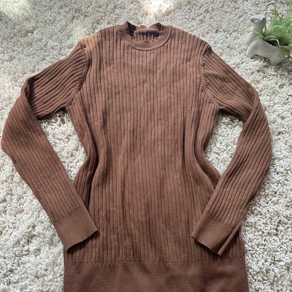 Super cute ribbed light brown long sleeve winter fall sweater. Size extr…